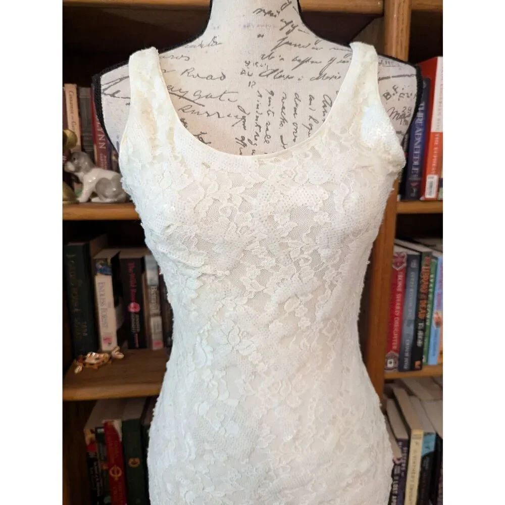 Allen Schwartz Prive Women’s 2XS XXS White Lace sequin Open Back Mini Dress